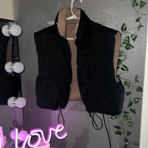 Reversible puffer vest! Black/Mauve colors, size XL women’s